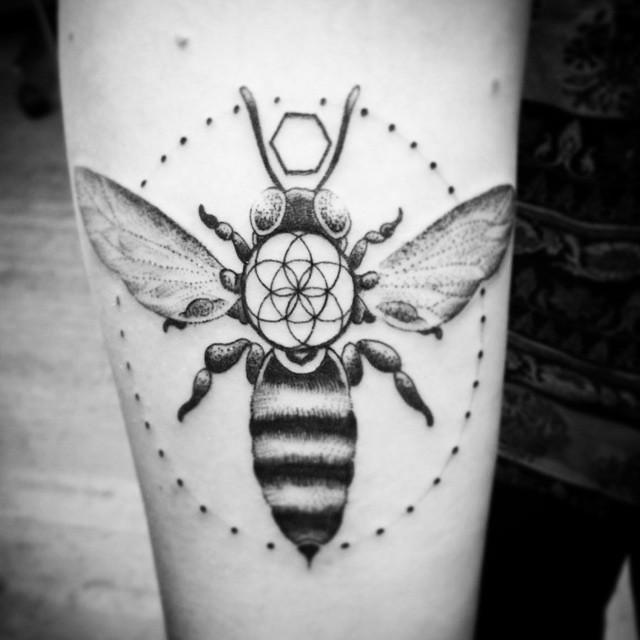 Buzzbuzzbuzz ... (tattoo by @davidmaiertattoos)